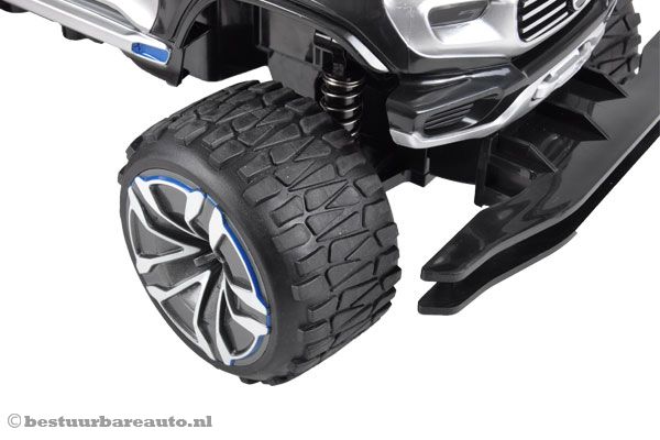 Met robuuste banden.