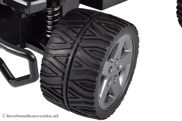 Met robuuste banden.